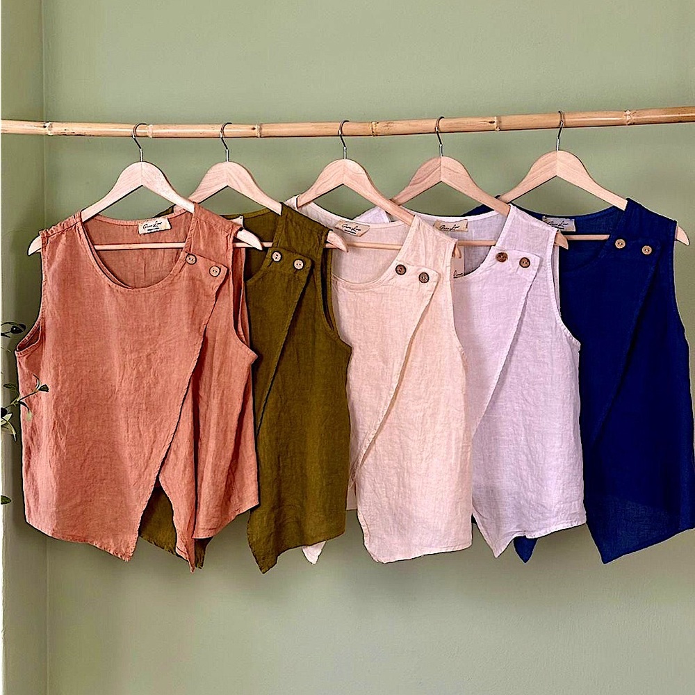 Puro Lino Sleeveless Italian Linen Button Top